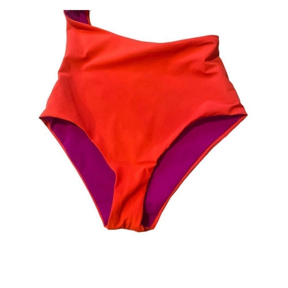 ALIX NYC
Shelborne Swimsuit
Select a Color
Color: Magenta & Red - Picture 6 of 12